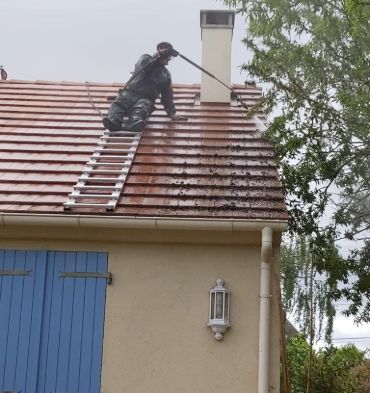 Démoussage et nettoyage de toiture à Nerville-la-Fôret 95