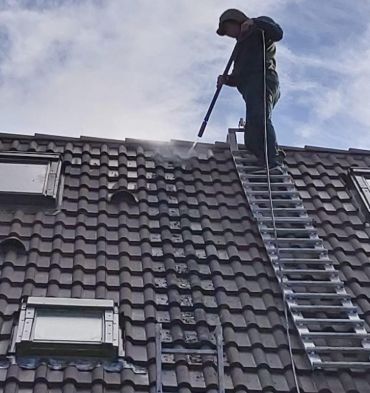 Démoussage de toiture à Nerville-la-Fôret 95